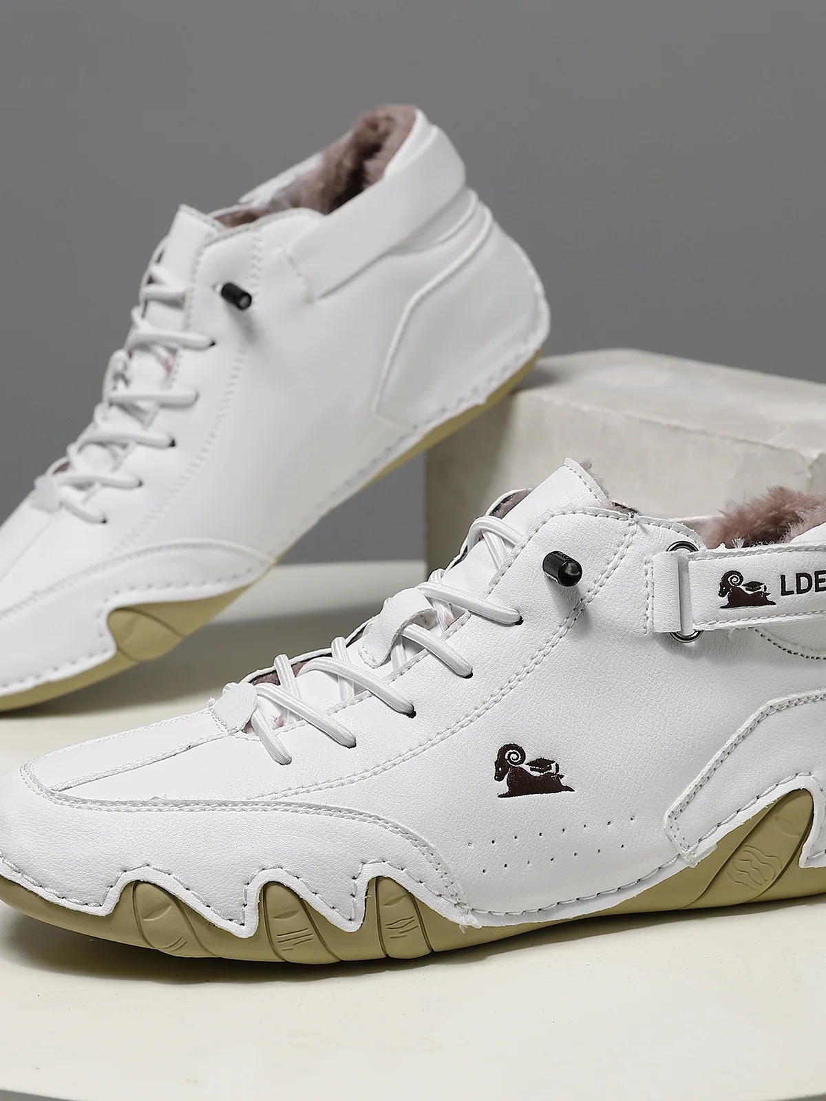 

Warm Fleece Lined Men's Boots Large Size Octopus Design Sports Cotton Shoes High Top Men's Footwear for Winter