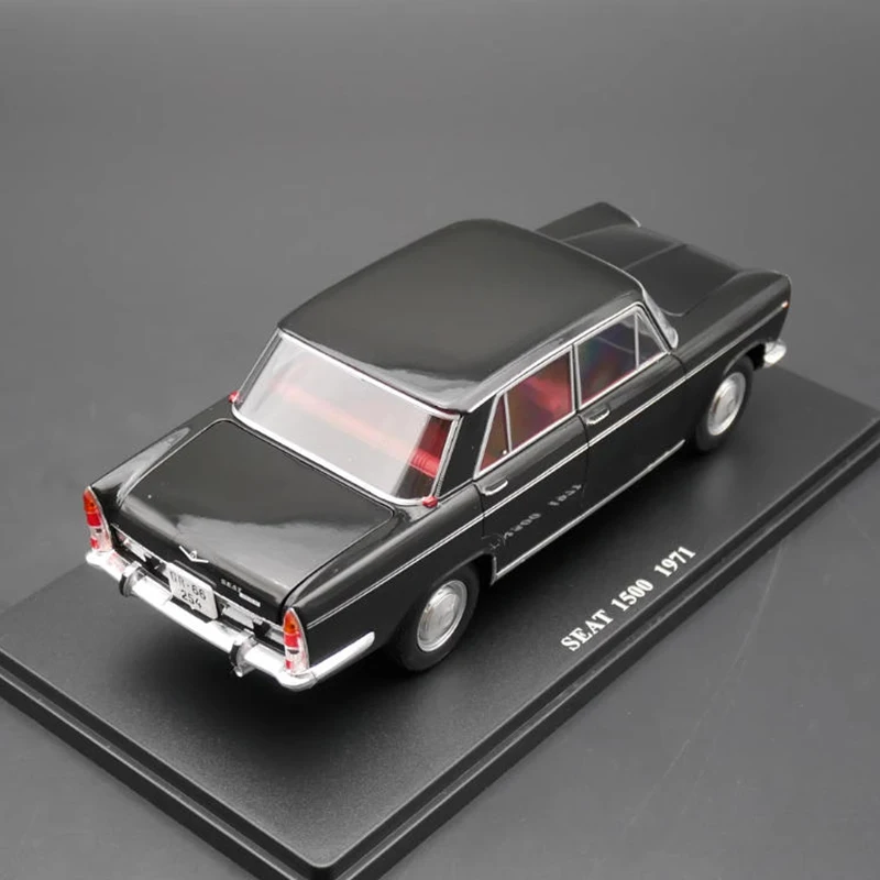 Ixo 1:24 Seat 1500 1971 Simulatie Legering Model Auto Statische Collectie Versierd Vakantie Geschenken Speelgoed