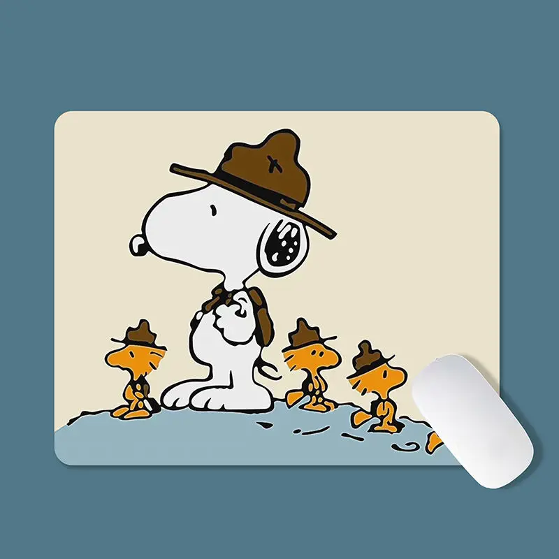 Cartoon pattern Snoopy new cute creative men and women fashionable simple compact portable office laptop mouse pad supplies