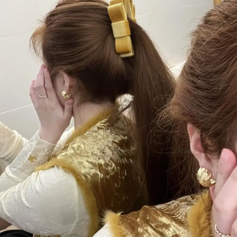 

Korean Double-sided Velvet Bow Banana Clip Women's Autumn And Winter Temperament Elegant Ponytail Vertical Clip Hair Accessories