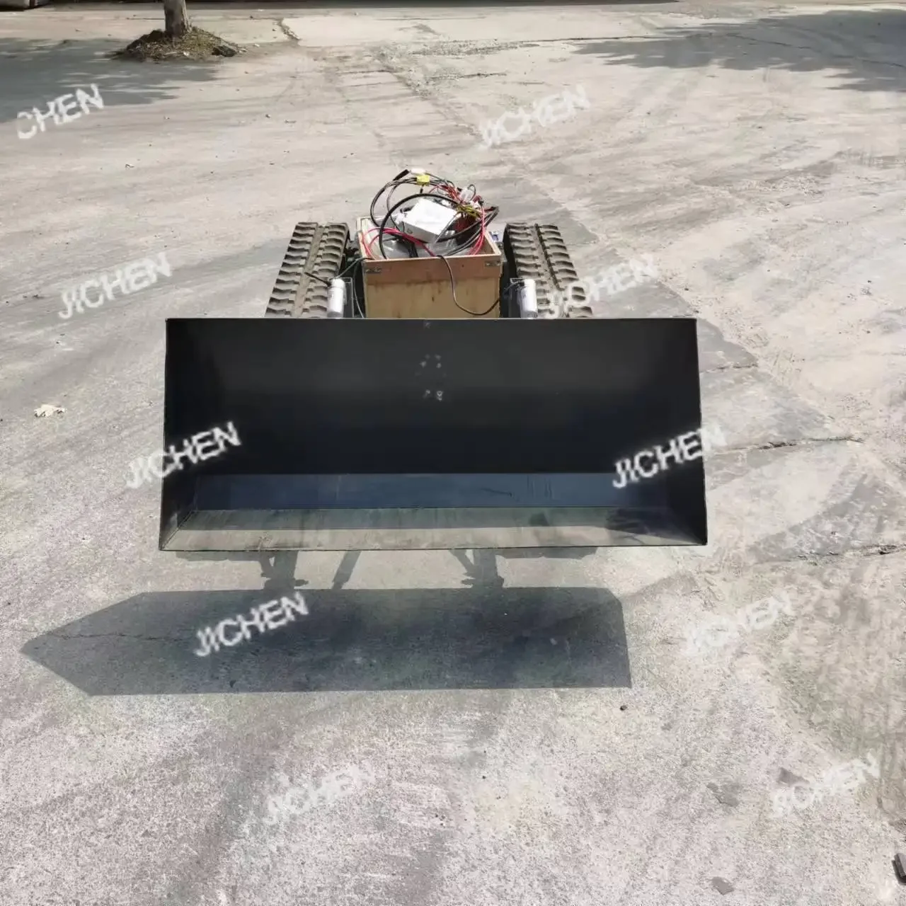 

JCTRemote Control Electric Manure Push Truck, Special Manure Cleaning Truck For Farms, Self-propelled Crawler Manure Shovel Truc
