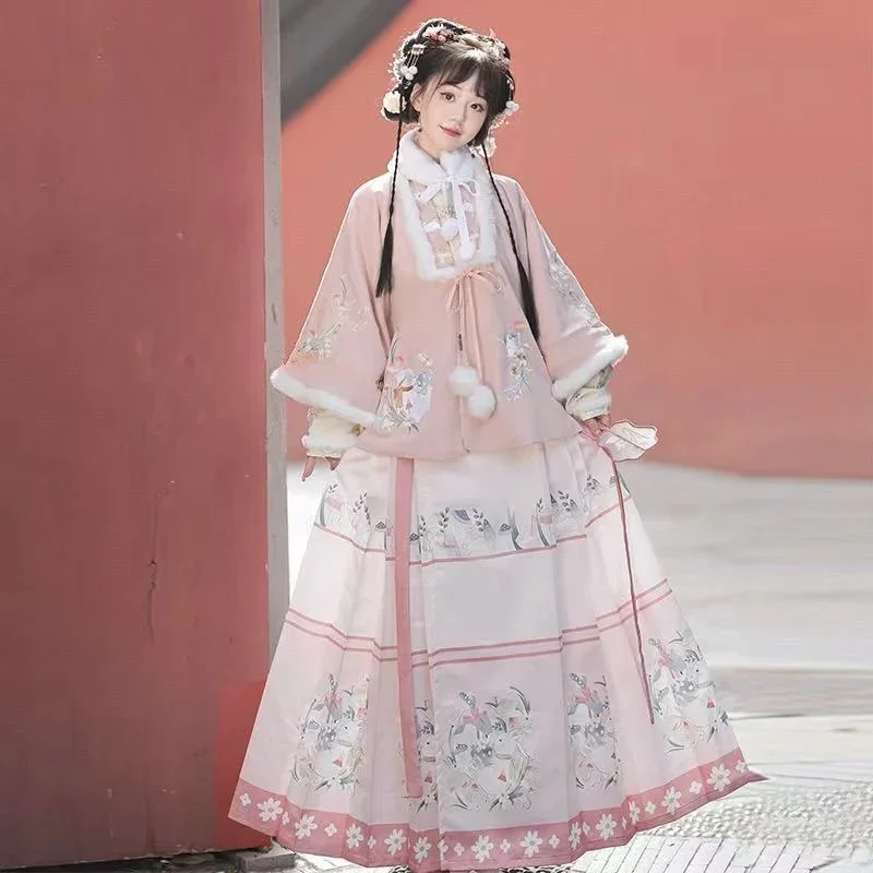 

In autumn and winter, new ancient clothing women's Hanfu, embroidered Ming-style collar jacket horse dress