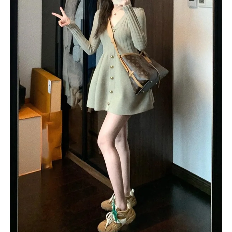 

French High-end V-neck Knitted Dress Autumn 2026 New Women's Clothing Small Temperament Waist A-line Skirt