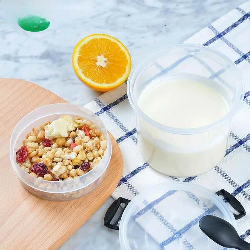 Portable Vegetables Salad Cup with Spoon Overnight Oats Layered Sealed Breakfast Bowl for Children Japanese Style Plastic Cup