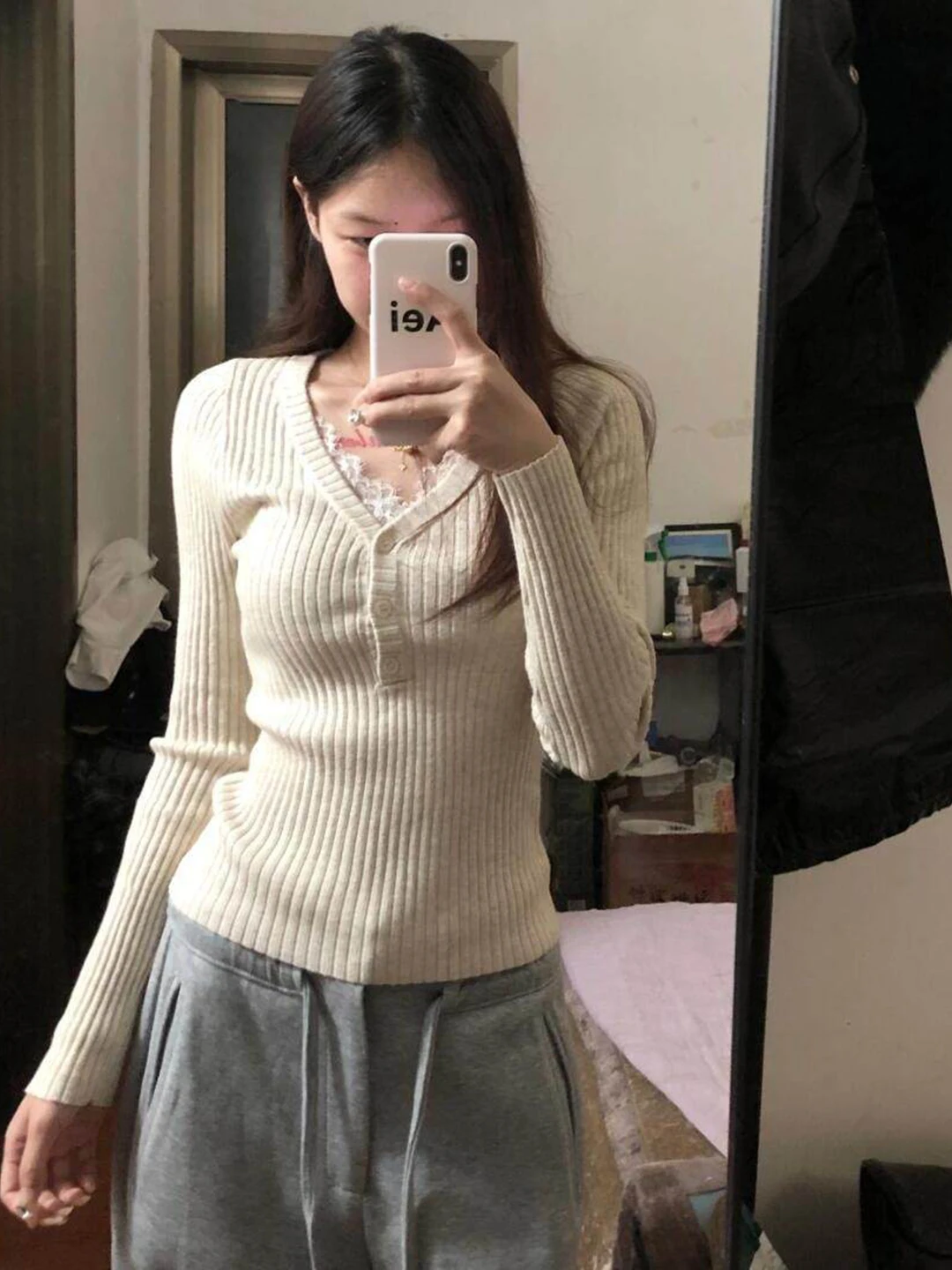 Cseta Interior de Punto con Ribete de Encaje Sexy, Cuello en V, Botones, Ajuste Entallado, Suave y Cómoda, Manga Larga, Es...