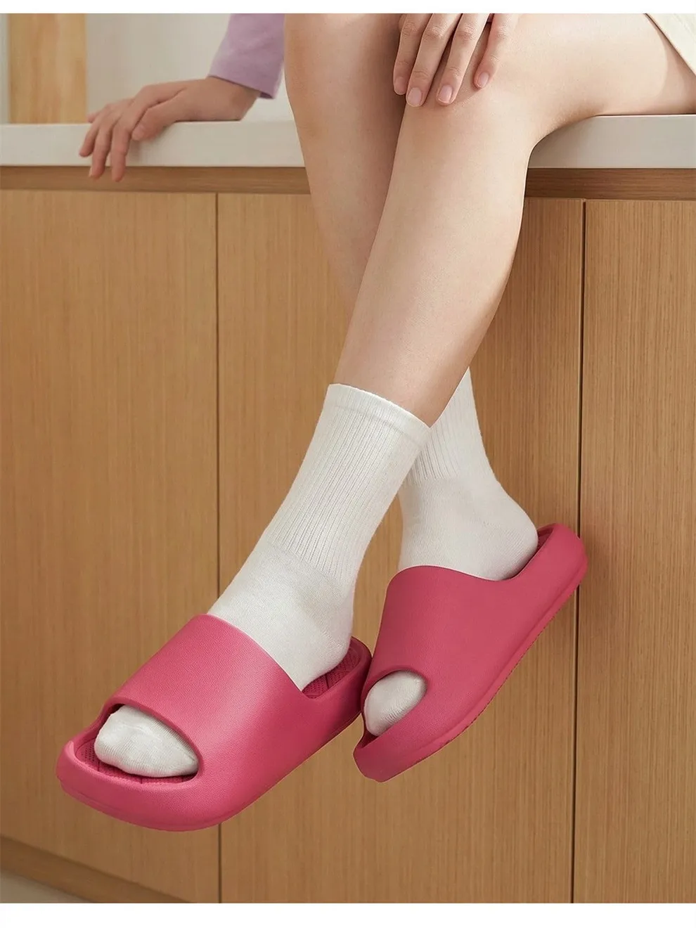 Męskie kapcie łazienkowe Letnie kapcie Domowe buty na podłogę Damskie miękkie kapcie Antypoślizgowe platformy Płaskie kapcie dla par Sandały na plażę na zewnątrz