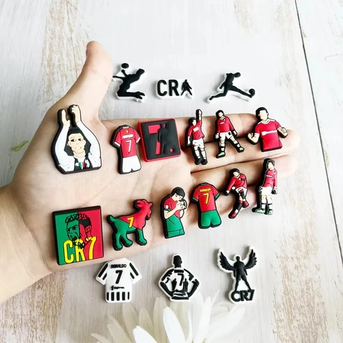Imagen 2 del producto Mezclado de 1-18 Uds., zapatos deportivos de fútbol de PVC, dijes con hebilla, decoraciones de zuecos para jugadores de fútbol, regalo de Navidad Cristiano Ronaldo para niños