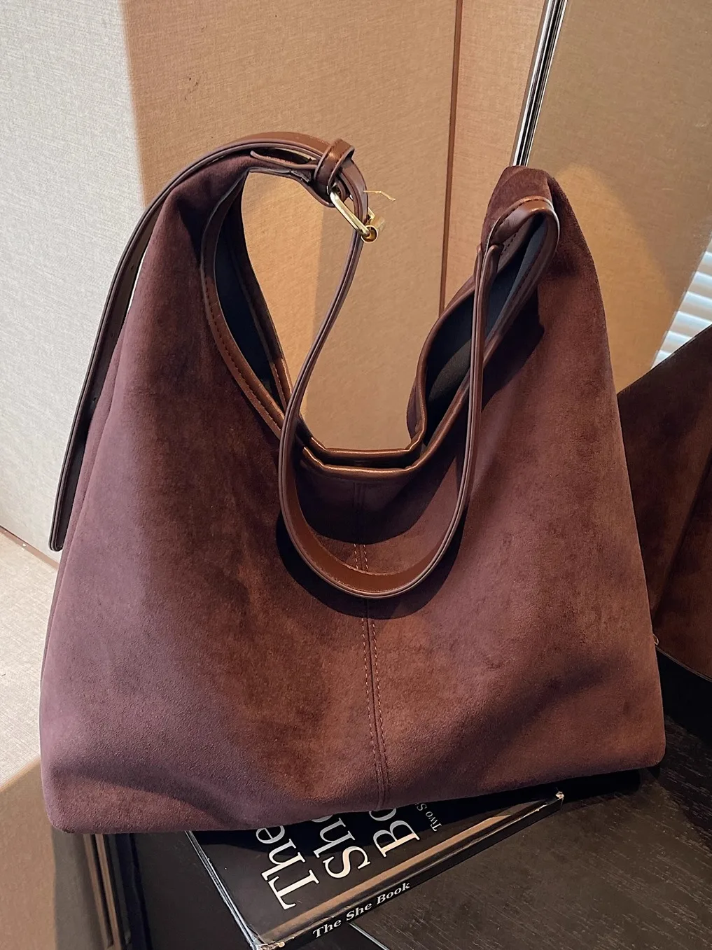 

Модная замшевая сумка через плечо, женская новинка 2025, осенне-зимняя большая сумка-тоут, винтажная пригородная сумка через плечо