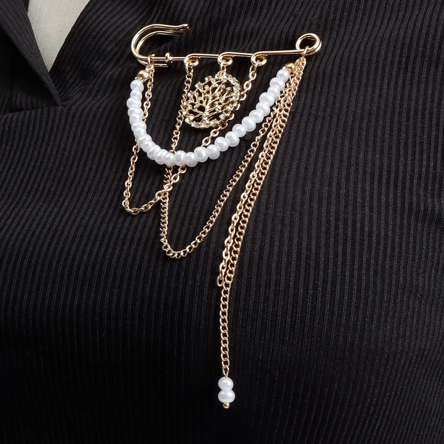 Retro Pearl of Life brooch, light luxury metal chain pin, accessory chest flower
