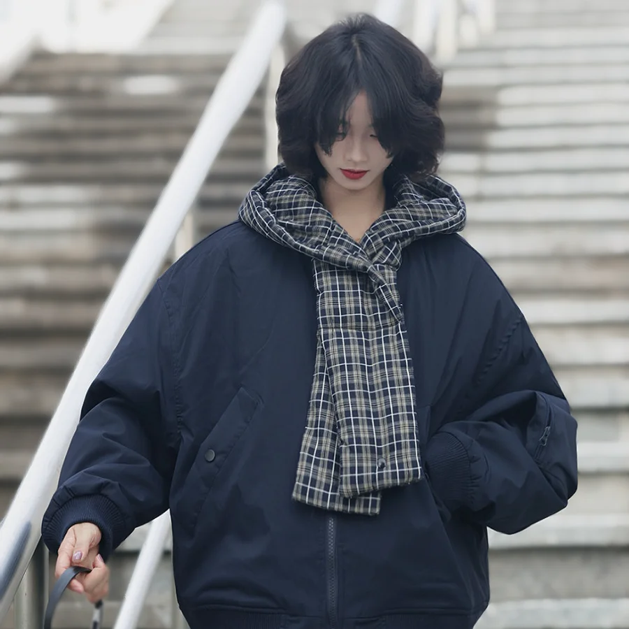 

Утепленная хлопковая куртка свободного кроя с капюшоном и шарфом, молодежная, модная, с длинными рукавами и застежкой-молнией...