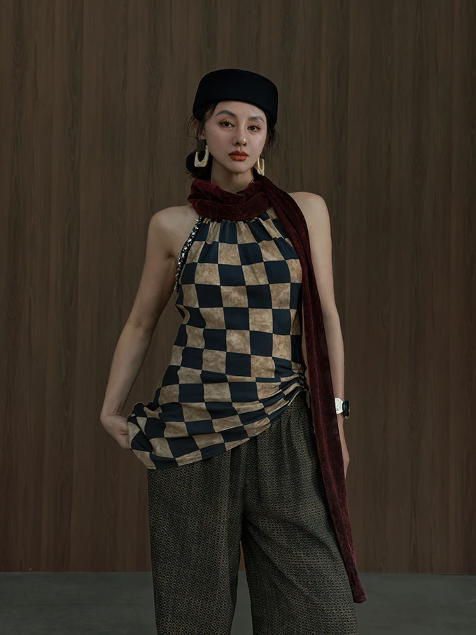 

Vintage Checked Chessboard Print Velvet Necktie Waist-cinching Sleeveless Vest for Women Stand Collar Hanging Neck Design