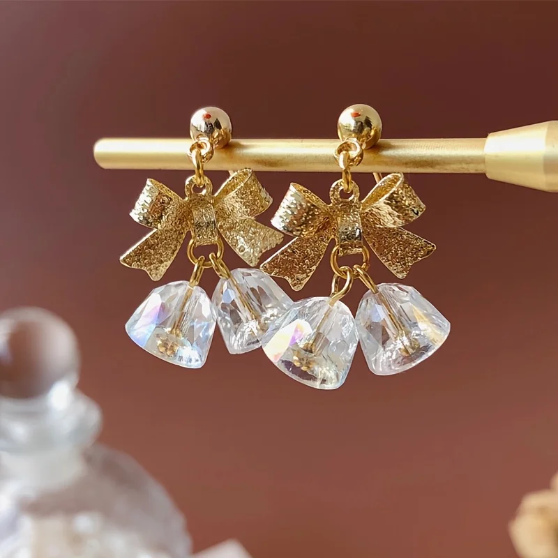 1-Pair Women's Pendant Earrings Simple and Cute Retro Wind Chime Dang Bow Imitation Crystal Bean Earrings Christmas Accessories