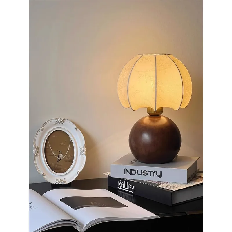 

Retro desk lamp Bedroom bedside French Nanyang wabi wind living room study solid wood atmosphere lamp