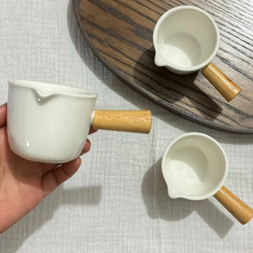 Copo de espuma de leite com cabo de madeira, resistente ao calor, boca pontiaguda, jarro empilhável, aperto confortável, tigela de cerâmica branca