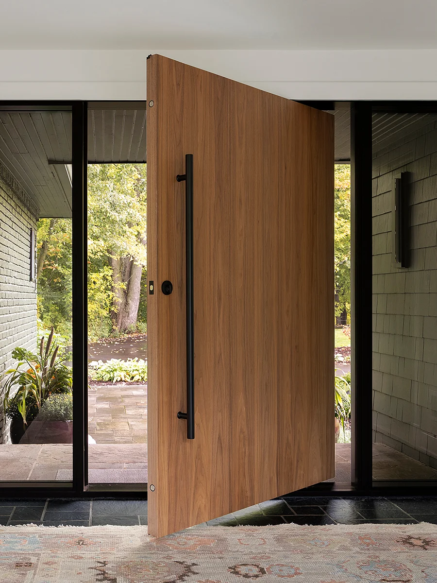 Luxury Pivot Front Door Exterior Door with Soundproof Fireproof Anti-theft Function Entrance Door Customized Size for House Use