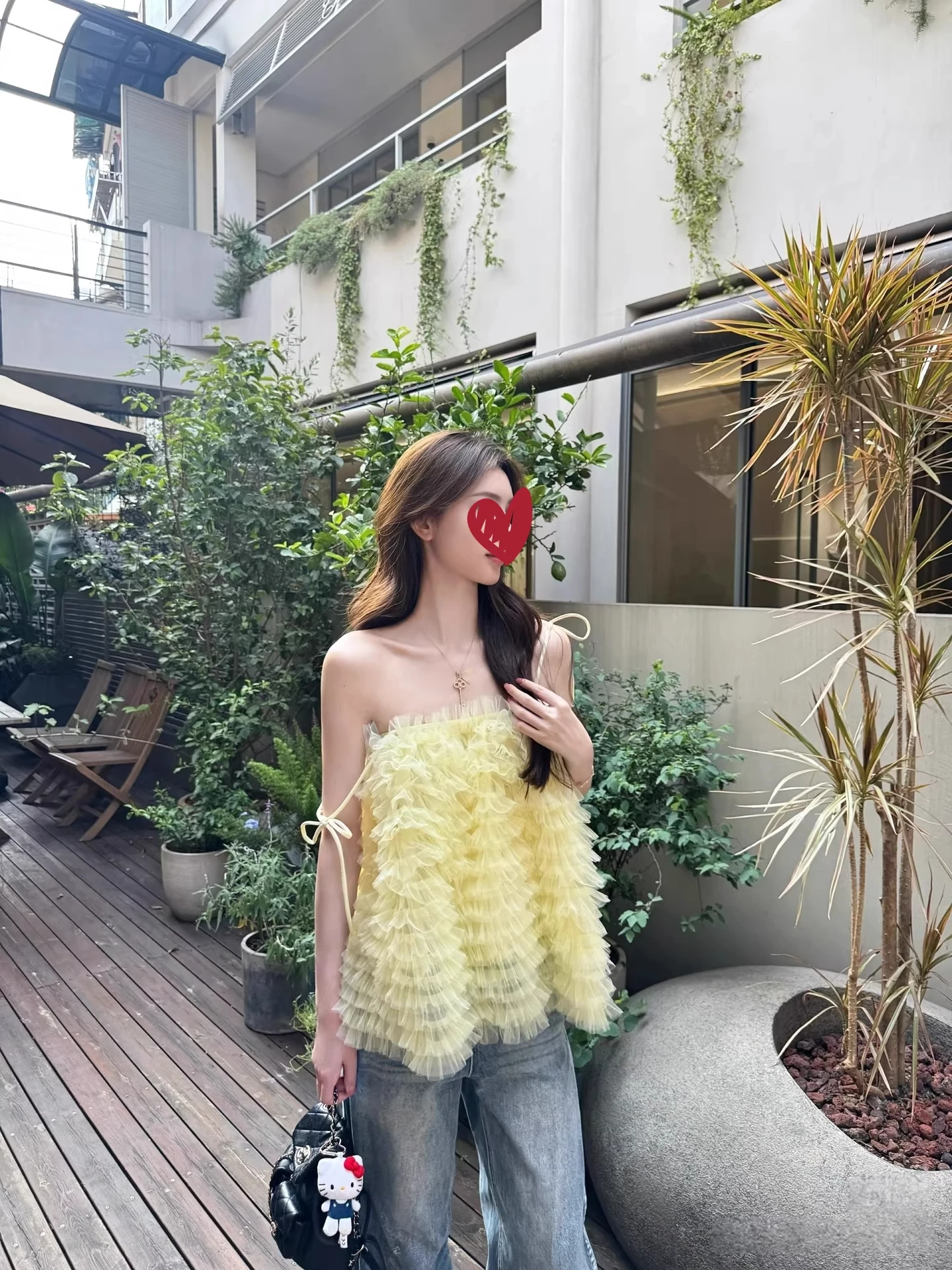 

Женское элегантное платье-мини без рукавов с рюшами и регулируемыми бретелями, модель WA434