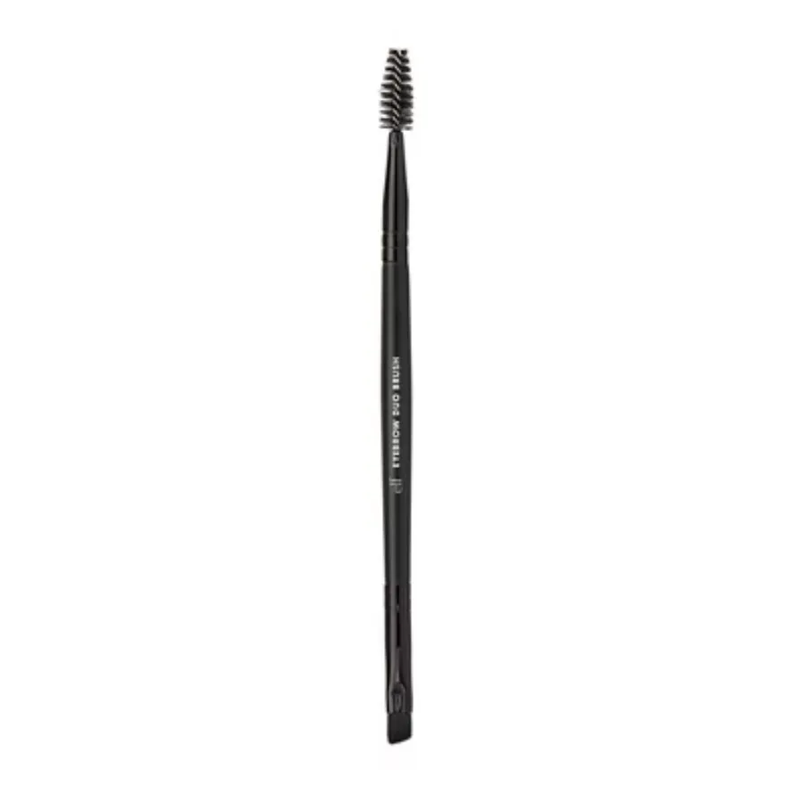 

Double-ended eyebrow brush - Use with powders, creams and gels for a sophisticated look.