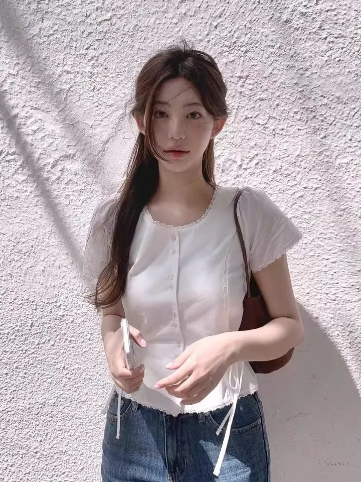 

Корейский женский топ Slim Fit с коротким рукавом, кружевным бантом, из хлопка, с круглым вырезом, однотонный, лето 2025