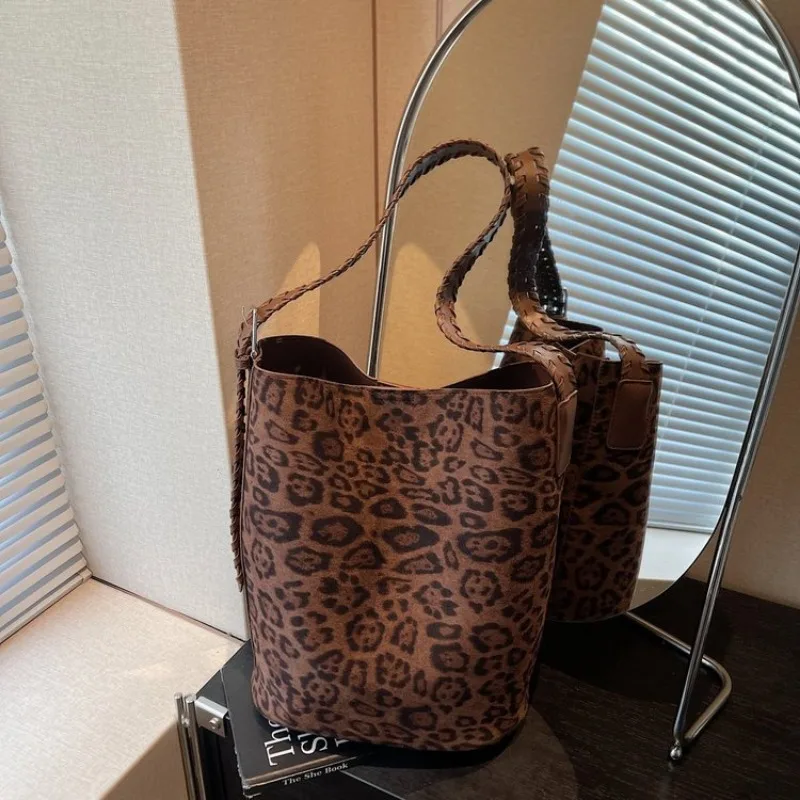 

Graceful Timeless Diaper Bag One Shoulder Mom Travel Work Meeting Exquisite Stylish Sleek Versatile Chic Practical 2025 New