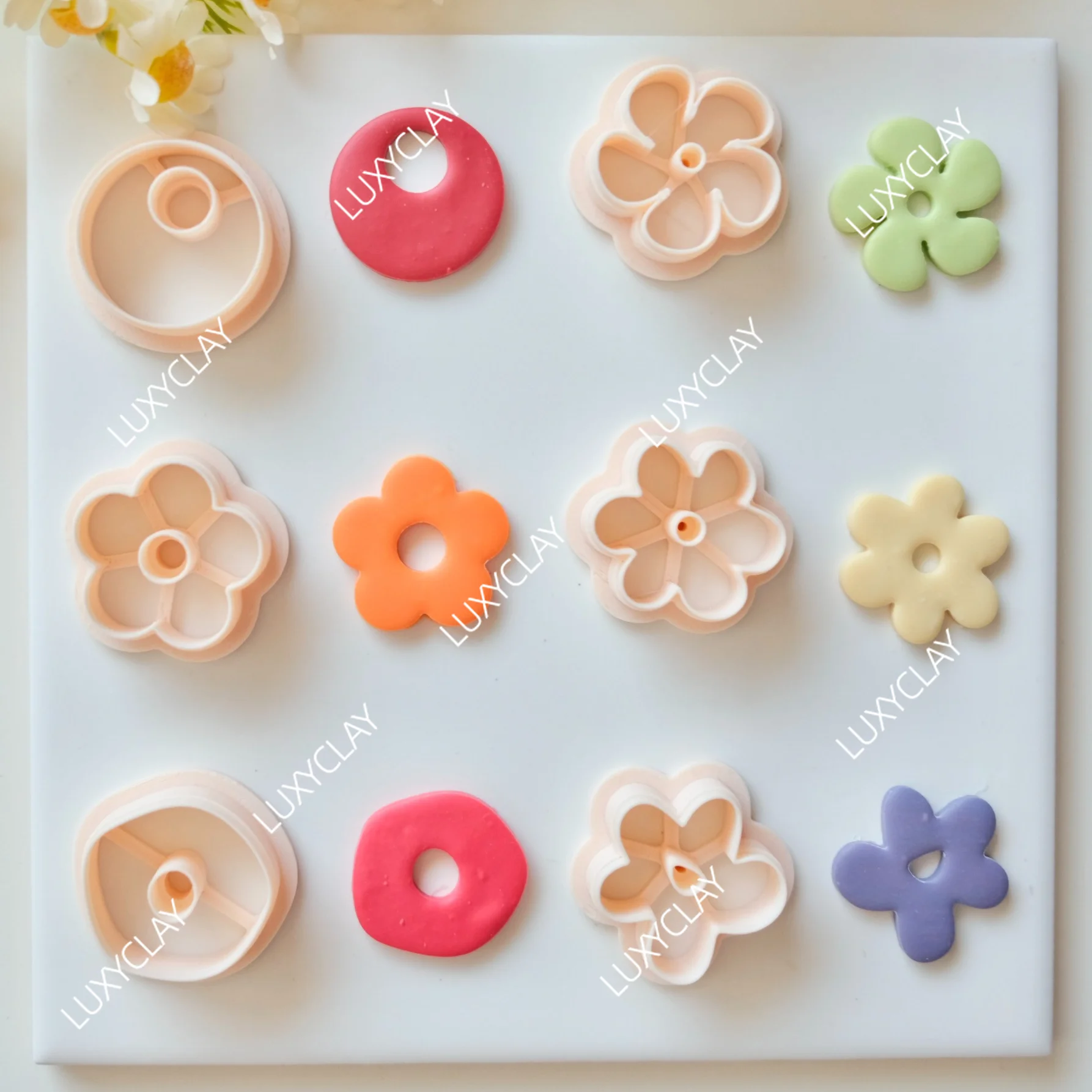 6 Stück Blumen-Donut-Formen aus Polymer-Ton für Creolen-Herstellung, Fünf-/Sechsblättrige Blumen-Umrissformen für Schmuckherstellung – Detail 3