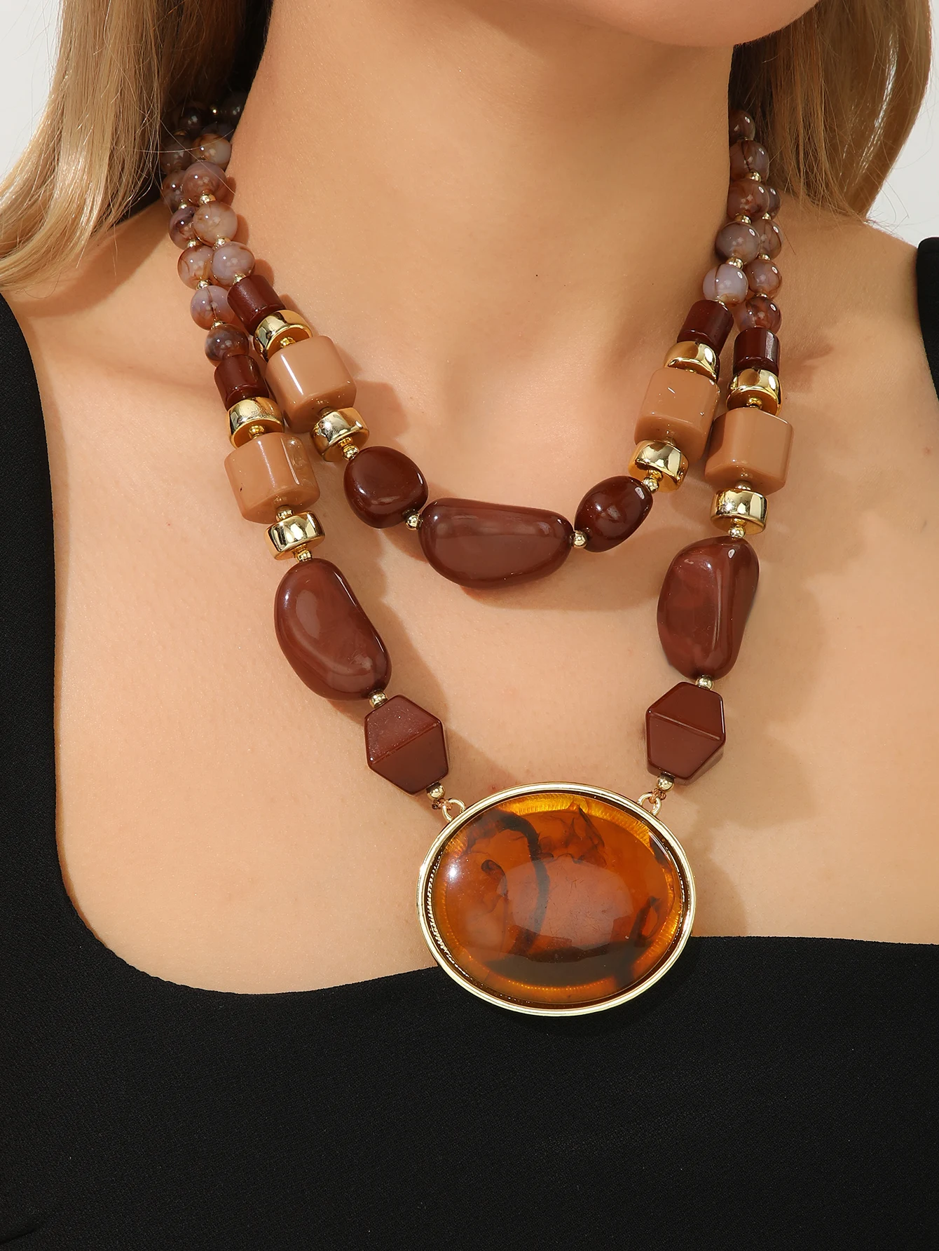 Women's Resin Acrylic Beaded Multi-Layer Necklace Amber Black Nugget Metal Setting Pendant Light Luxury Unique Daily Accessories