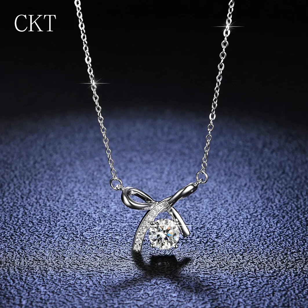 

Luxury Jewelry Platinum Pt950 Pendant Moissanite Diamond Ins Necklace for Women Bow 1 Carat Wedding Necklace Clavicle Chain