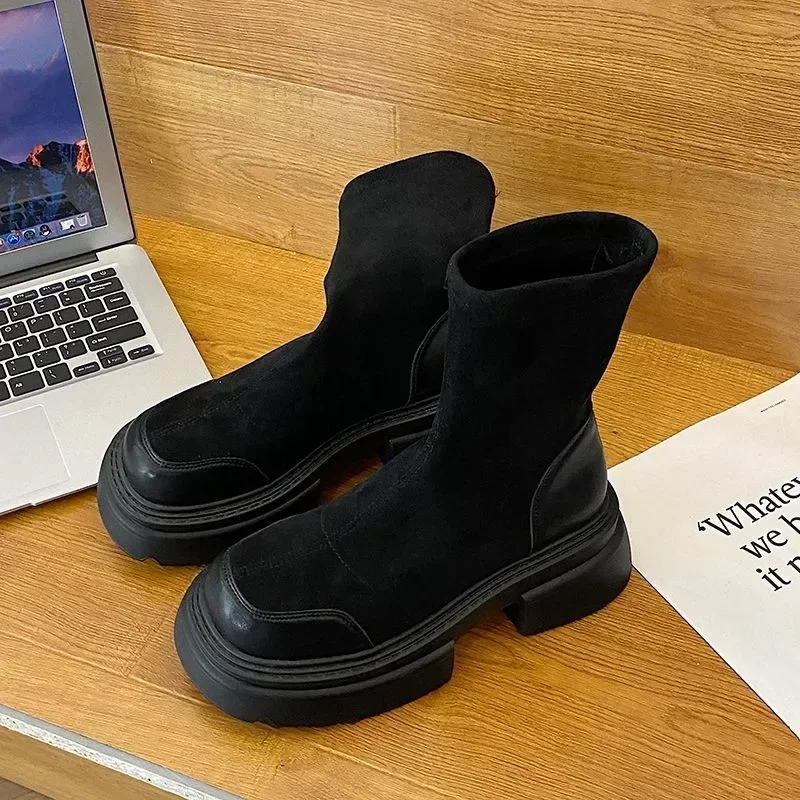 Zimowe platformy damskie krรณtkie buty modne zamszowe wsuwane botki damskie eleganckie odkryte botki z grubym dnem kobiece 2024
