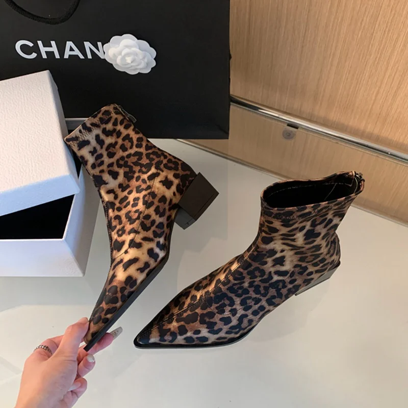 Fashion Leopard Print Ankle Boots Women Pointed Toe Flat Heel Short Boot Winter Warm Shoes Female Chelsea Booties Botas De Mujer