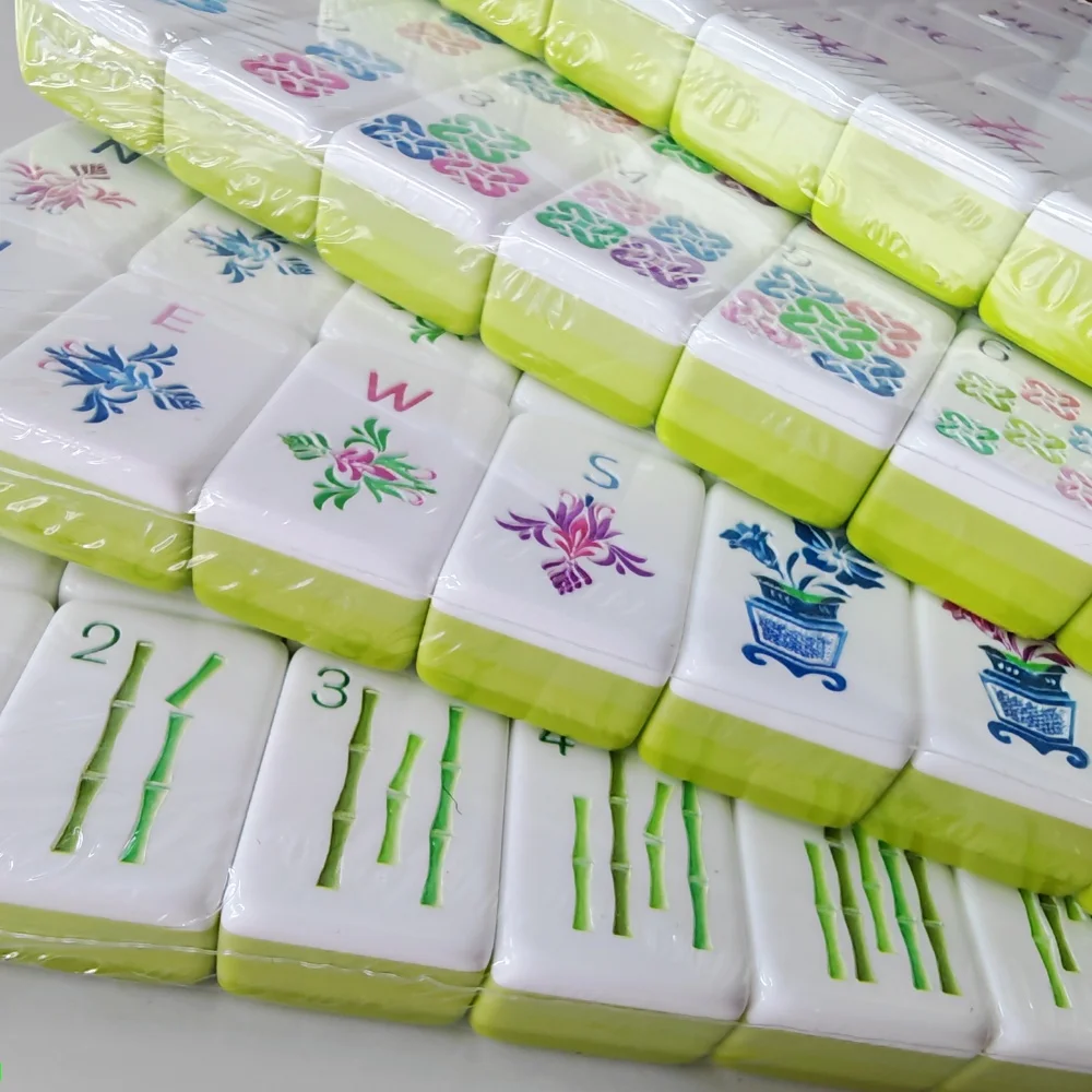 

OMHJGO 4-Layer Acrylic Luxury Engraved American Mahjong Set Custom Modern Lime Green Mahjong Game Tiles Portable Mah Jongg Gifts