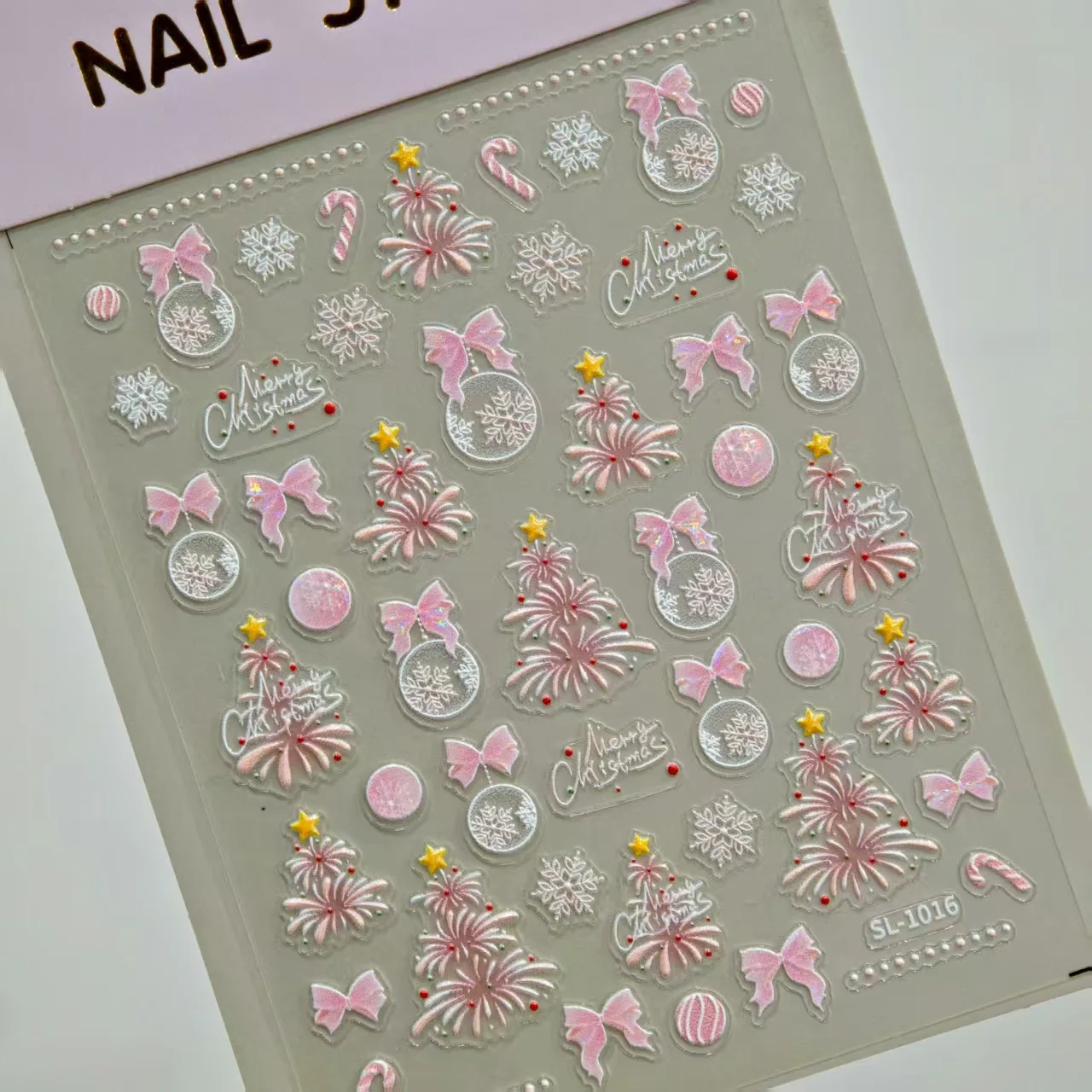 Pegatinas para uñas con bola de Navidad de Año Nuevo, calcomanías para uñas en relieve 5D, luz de concha 3D, accesorios de pegatinas DIY para uñas de árbol de Navidad