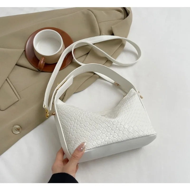 2024 New French Leather Woven Handbag Fashion Popular Large Capacity Shopping Out Daily Commute Crossbody Bag For Women Girls