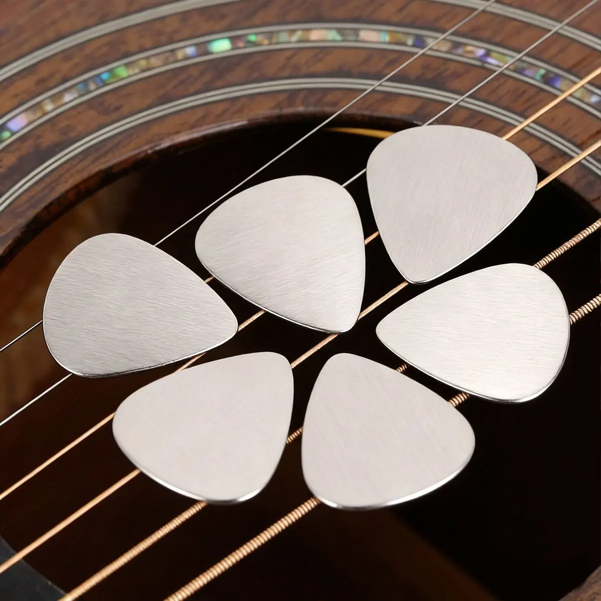 10 Stück 0,3 mm Gitarrenplektren aus Edelstahl, langlebige Metallplektren für Akustik-/E-Gitarre, Ukulele und Bass ZSY