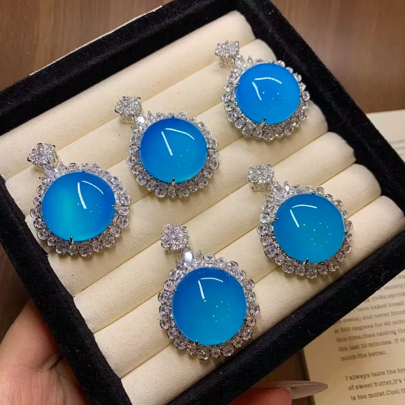 

Natural Agate Chalcedony Oval Pendant, High Ice Gem Blue Emerald Green Inlaid Necklace Elegant Jewelry for Women