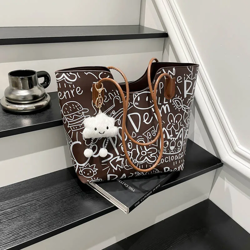 

2025 autumn and winter new casual shoulder bag large capacity underarm bag niche design tote bag for women