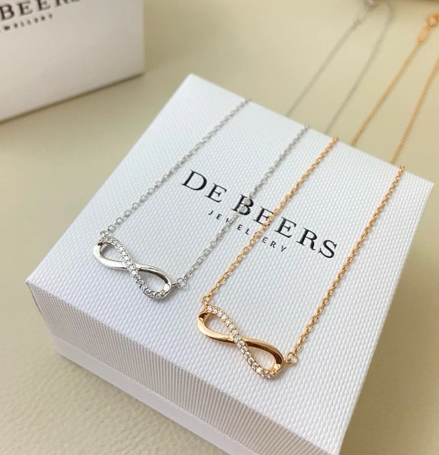 

The 2025 new model of Daijia semi-diamond 8-shaped necklace is a delicate, elegant, fashionable and versatile necklace with a to