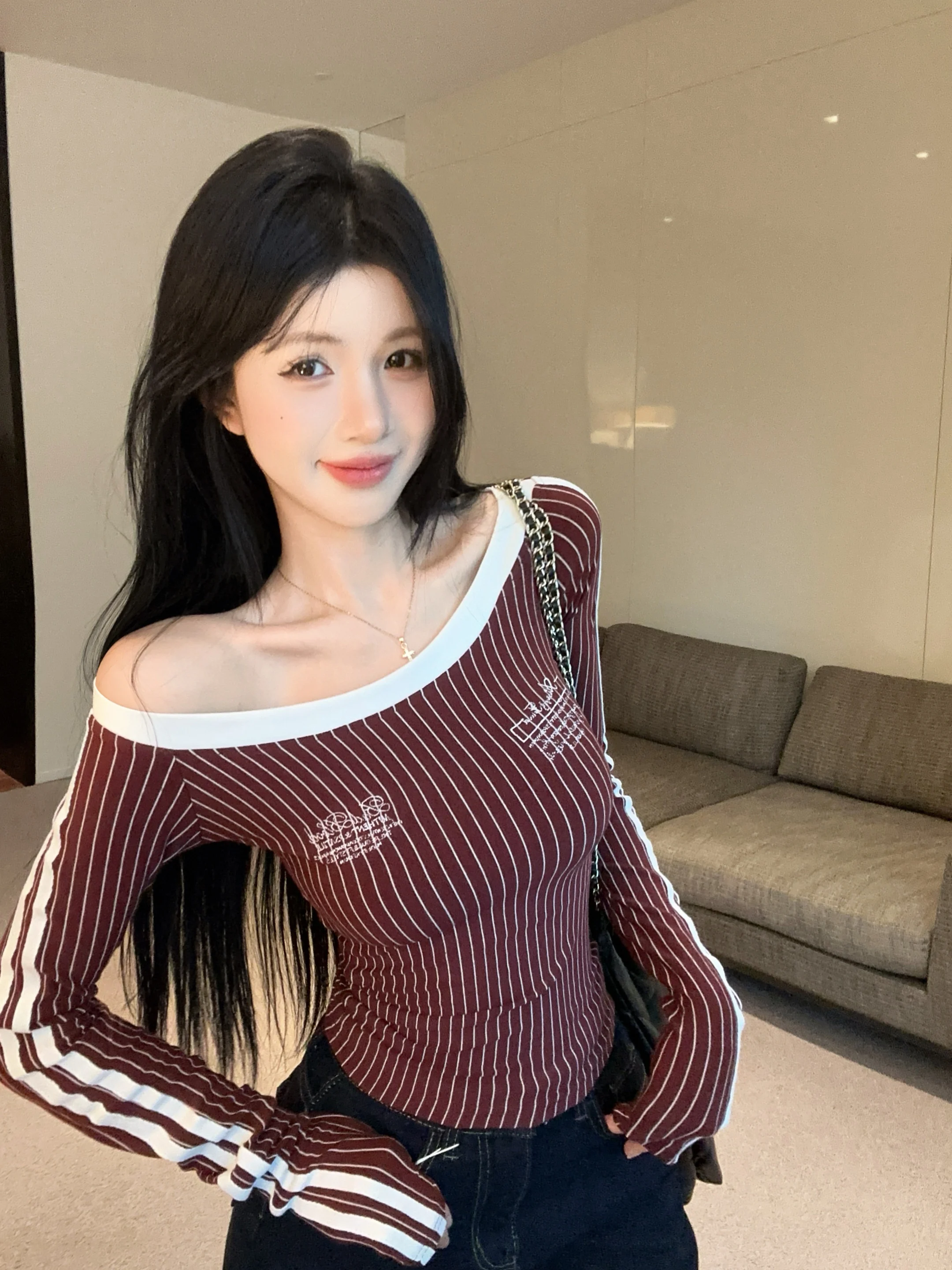 

American Stripe oulder Long Sve Women's T-irt Fall Season Hot Girl One-oulder Base irt Inner Wear Beautifully