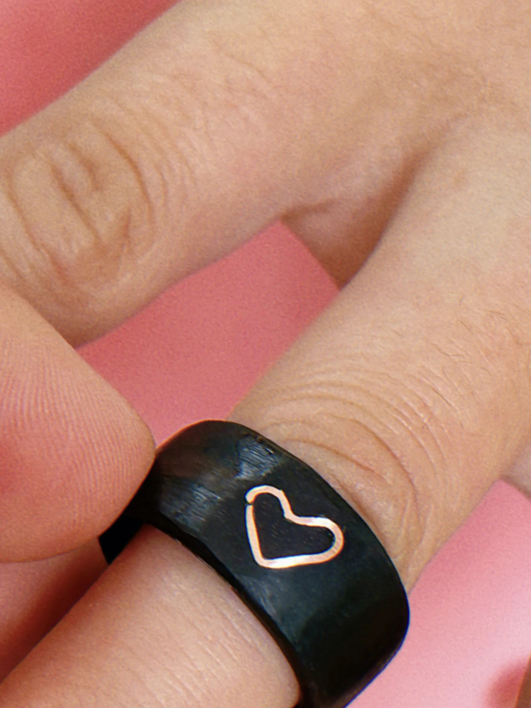 anello-in-legno-di-sandalo-con-design-a-cuore-semplice-adorabile-cuore-incorporato-scimmia-carino-anello-in-legno-per-gioielli-fasionable-del-regalo-della-proposta