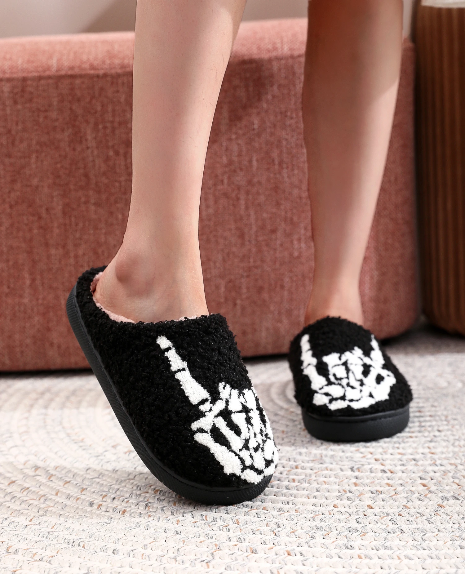 Skull Finger Pattern Skull Embroidery Stuffed Home Platform Cozy Wool Cotton Slippers Rock Finger Warm Non-slip Indoor Slippers Men Women Halloween