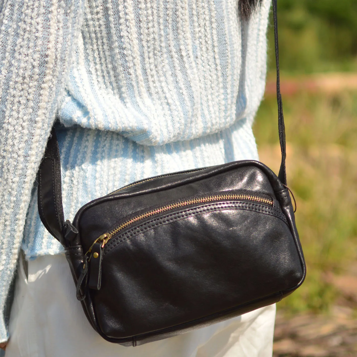 AETOO Retro genuine leather small crossbody bag. Top-grain cowhide tanned leather distressed camera bag. Women's casual double-z