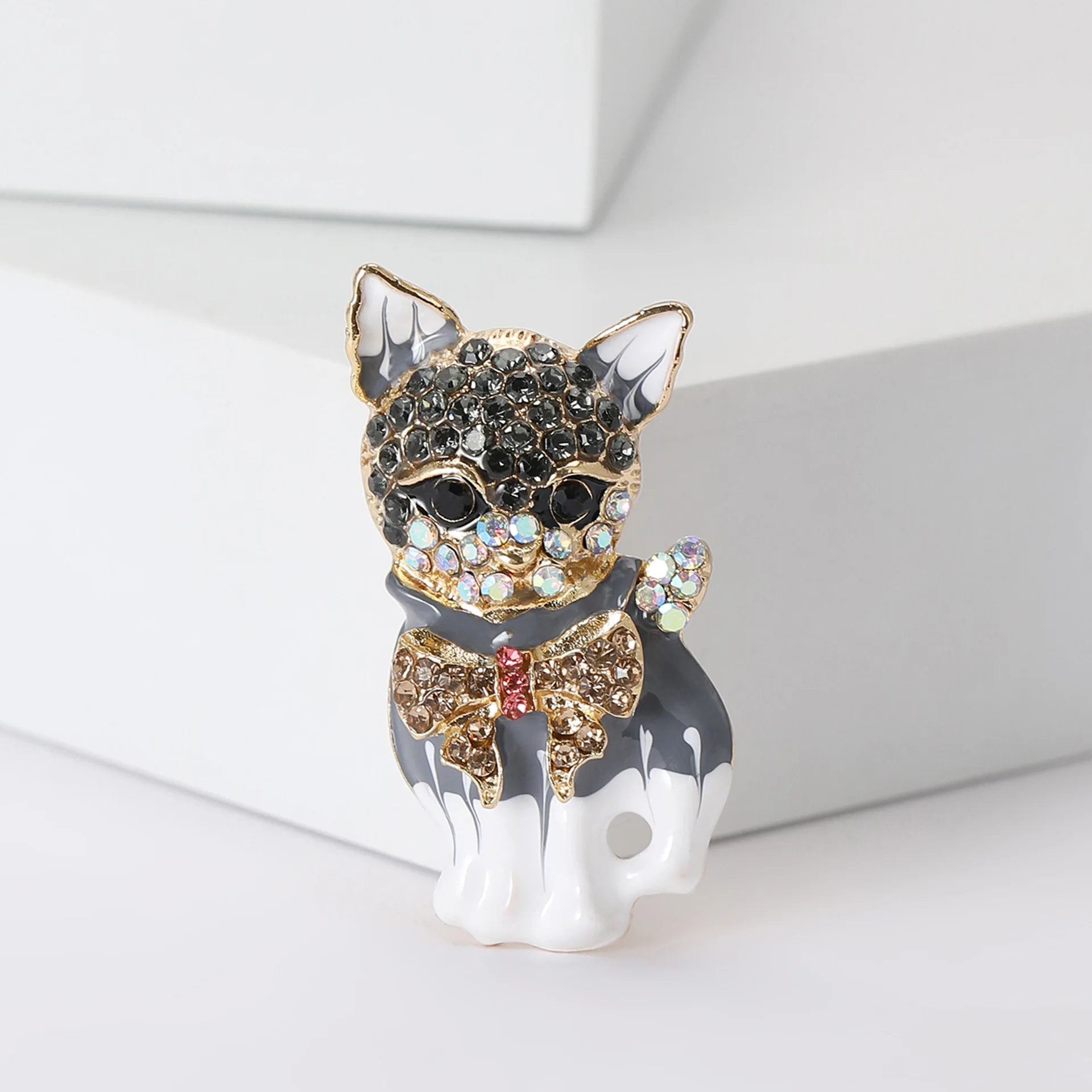 Pretty Rhinestone Eenamel Bow tie Kitten Brooch Ladies Neutral Animal Pin Suit Dress Hat Accessories Banquet Everyday Jewelry