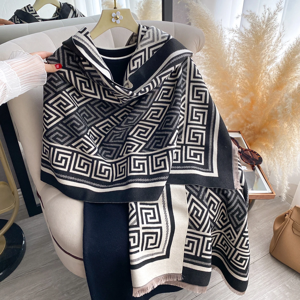 Winter Frauen Luxus Marke Imitation Kaschmir Schals Dicke Warme Schal Plaid Jacquard Weichen Weiblichen Bufanda Pashmina Poncho Schal – Detail 2