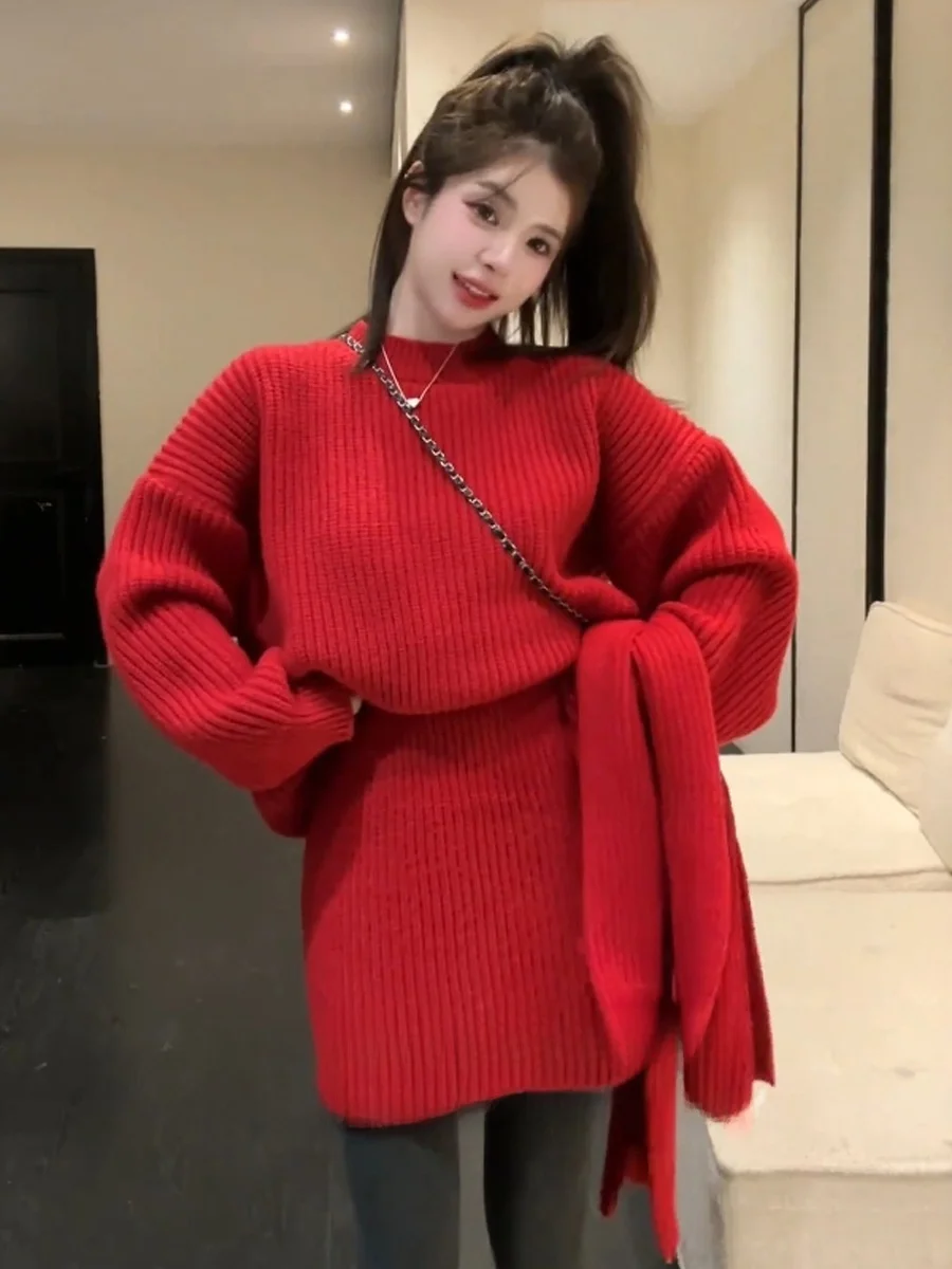 

Красный вязаный свитер, юбка с завышенной талией и шарф — женский зимний теплый комплект в корейском стиле