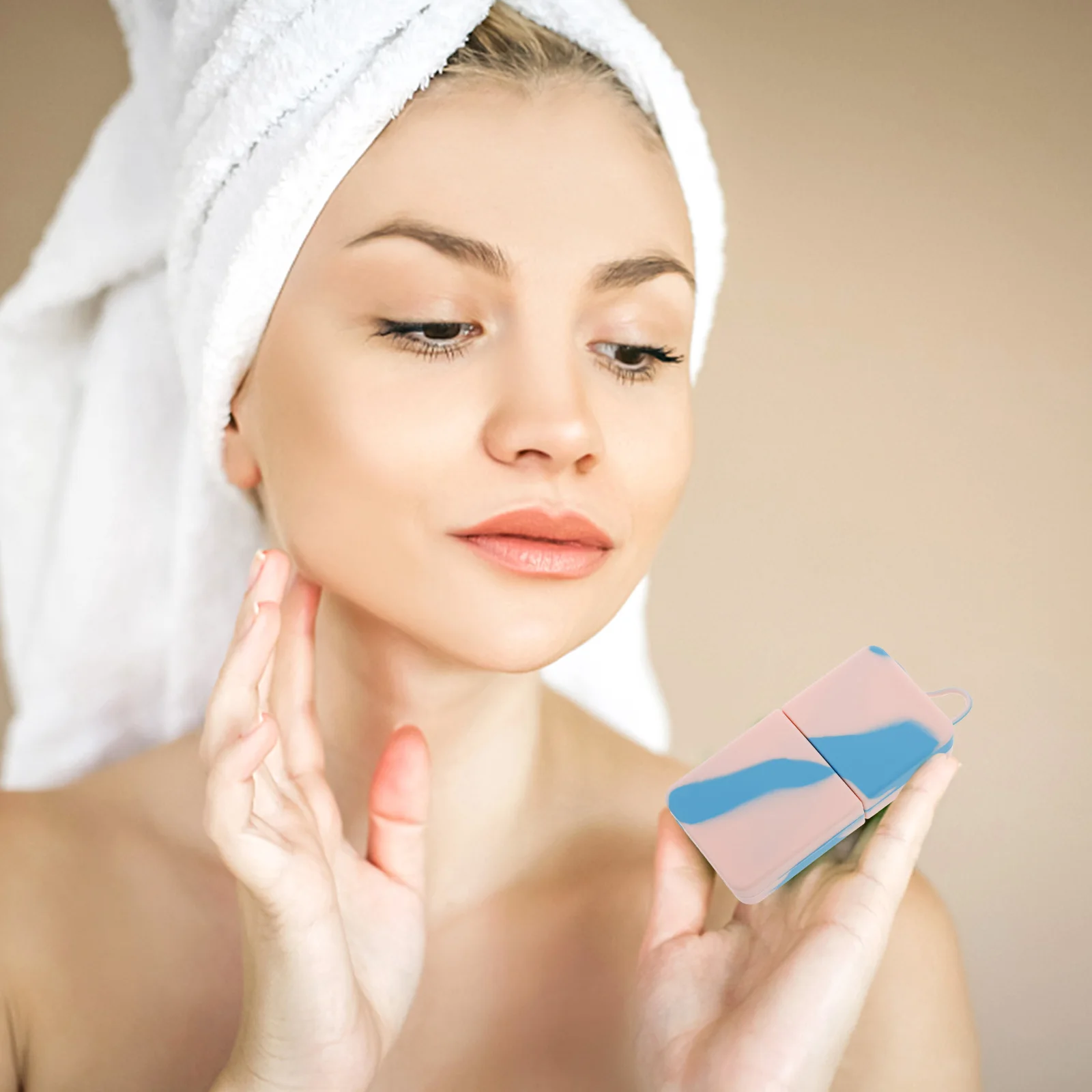 เครื่องนวดหน้าแบบพกพา สำหรับดูแลผิวหน้าและรอบดวงตา ทำจากซิลิโคนเนื้อนุ่ม ช่วยบำรุงผิว ลดบวม พร้อมฟังก์ชั่นทำความเย็น