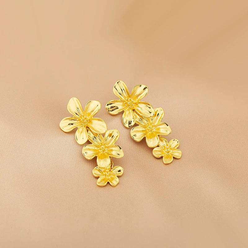 Vintage Golden 3-layer Flower Mosquito Coil Ear Clips Painless Fashion Exaggerated Hanging Stud Earrings for Women Party Jewelry