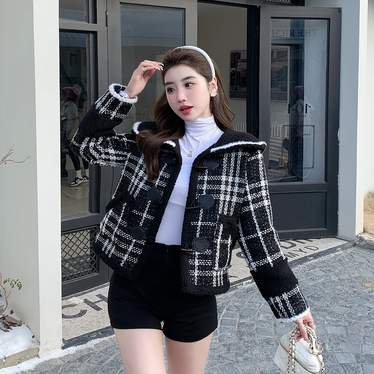 

Cashmere Lamb Black Plaid Wool Coat Women's Winter Thickened Korean Loose Navy Collar Top New Jacket