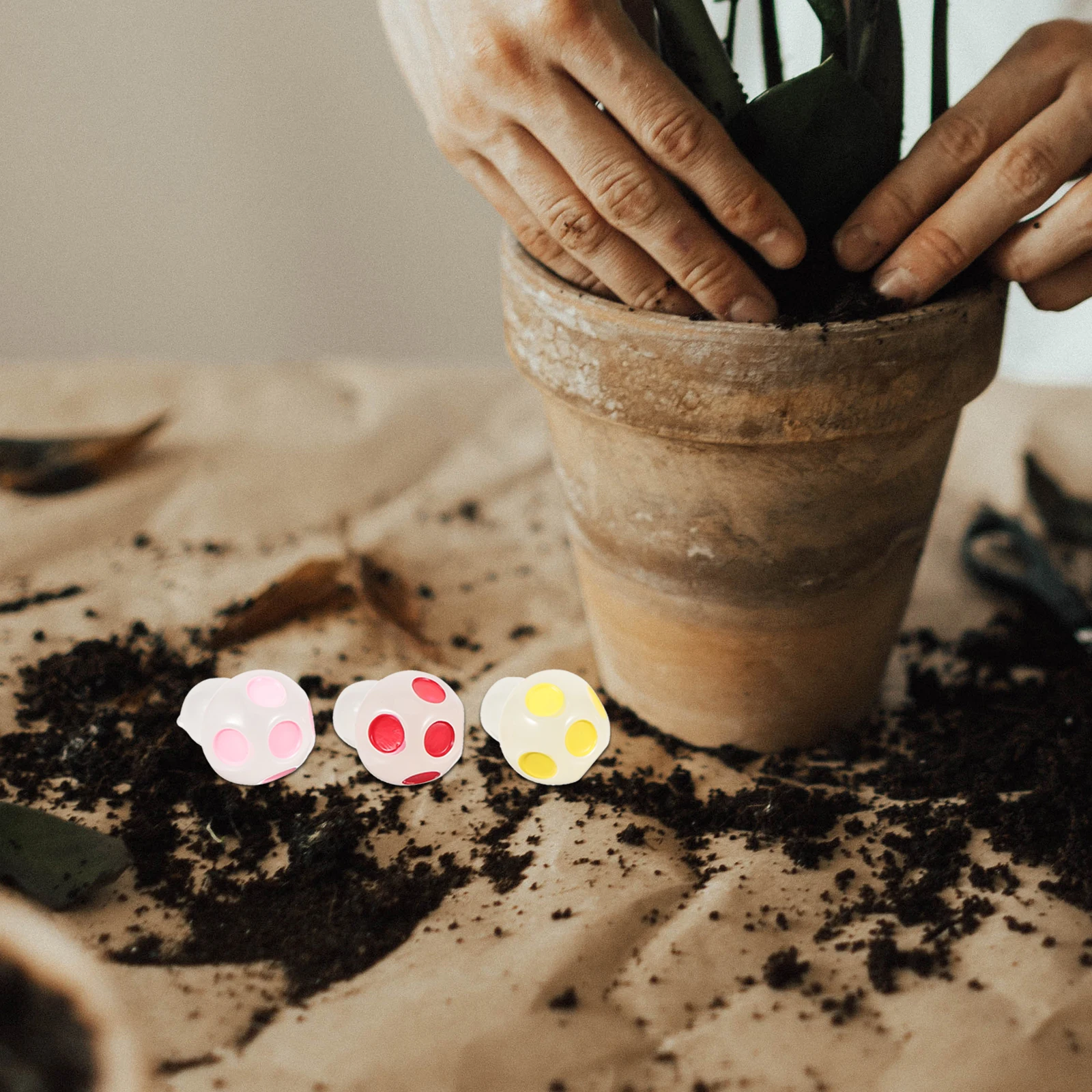 

10 Pcs Luminous Mushrooms Mini Resin Figurines Night Glow Decorations Desk Table Garden Crafts Tiny naments H made Sewing