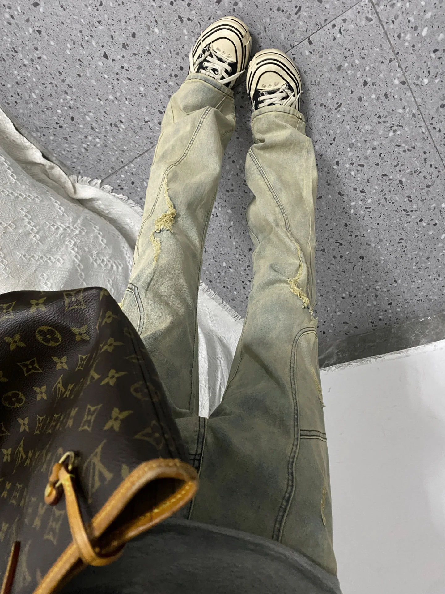 Calças Jeans Unissex Lavadas Vintage com Efeito de Tinta e Detalhes Rasgados, Corte Slim Reto Micro Flare, Estilo Americano H...