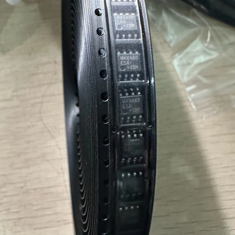 5PCS-20PCS MAX485ESA+T SOP8  RS-485 half-duplex serial communication transceiver chip Core components of the RS-485 bus architec
