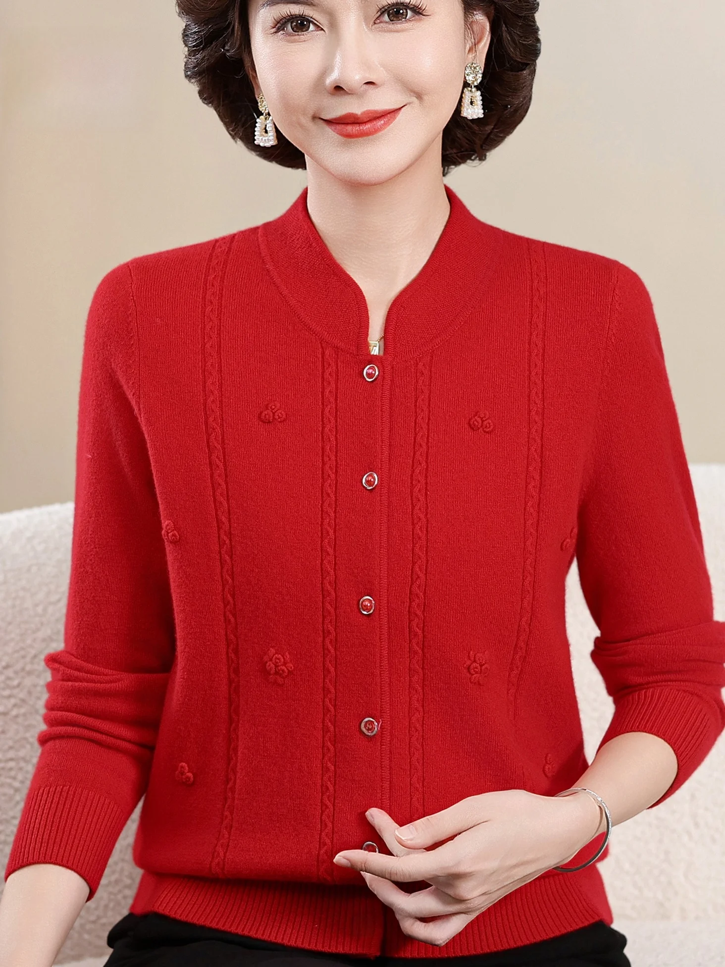 

Новый китайский вязаный кардиган из чистой шерсти с вышивкой, воротник-стойка, модная высококачественная верхняя одежда для женщин среднего возраста...