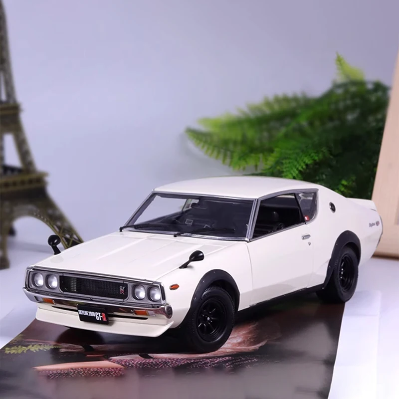 

Модель автомобиля из сплава в масштабе 1:18 Nissan Skyline 2000 GTR KPGC110, статическое демонстрационное украшение, коллекционные предметы, подарок, сувенир